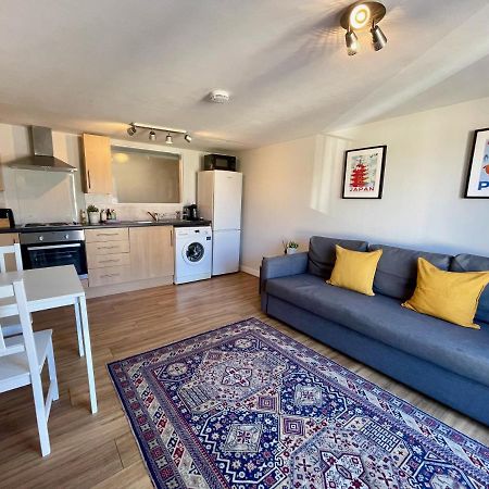 **6 Person City Centre Apartment** คาร์ดิฟฟ์ ภายนอก รูปภาพ