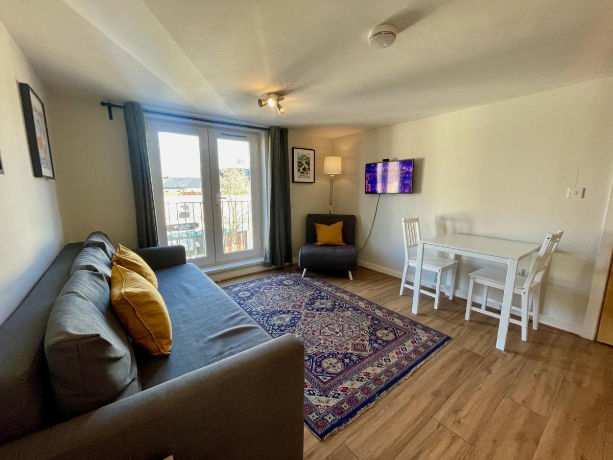 **6 Person City Centre Apartment** คาร์ดิฟฟ์ ภายนอก รูปภาพ