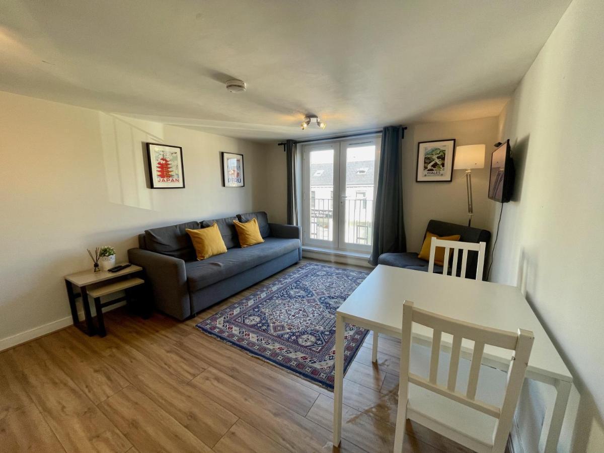 **6 Person City Centre Apartment** คาร์ดิฟฟ์ ภายนอก รูปภาพ